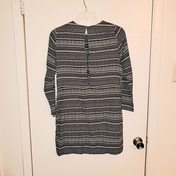 3/$20 Sale H&M Black and White Print Tunic Top - Picture 4 of 5